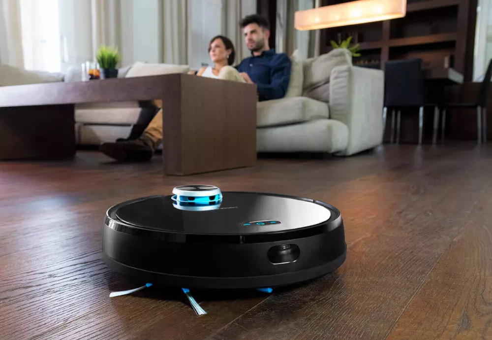 robot vacuum cleaner with water tank